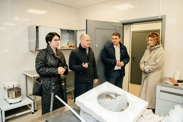 Вместе с коллегами посетили детский сад «Ромашка» на улице Задорожная, где в этом году был проведен капитальный ремонт.