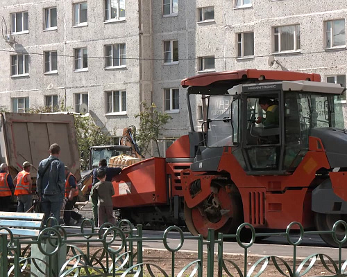 🌳 В округе завершаются работы по благоустройству. В этом году комплексно благоустроили 14 дворовых территорий, установили 17 новых детских игровых площадок и…