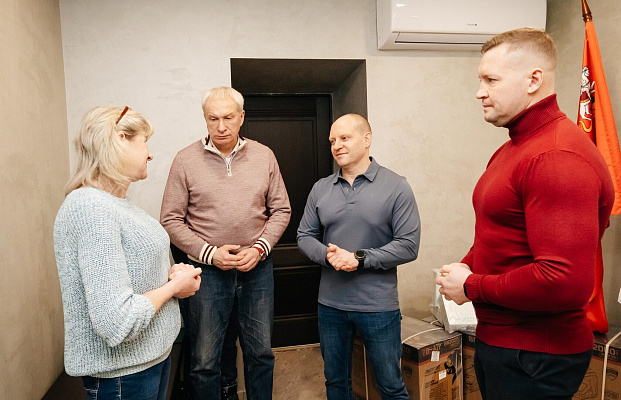 В рамках продолжающейся партийной работы с военнослужащими СВО и их семьями сегодня встретились с мамой участника специальной военной операции.