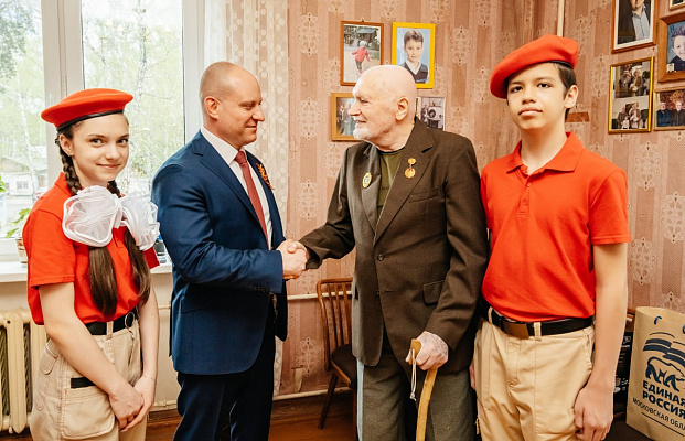 🎗В преддверии Дня Победы вместе с начальником следственного отдела ГСУ СК России по Московской области Евгением Ивашкиным навестил ветерана Михаила Ивановича…