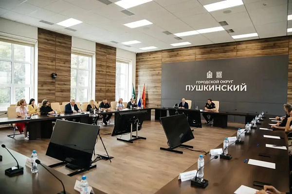 Сегодня работаем в Пушкино. Вместе с главой округа Максимом Красноцветовым встретились с новым составом Общественной палаты городского округа. В новый состав Общественной палаты вошли 45 человек — …