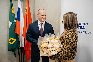 Когда за плечами бойца - надежный тыл, воевать легче. 🤝 Передал супруге действующего участника СВО необходимое оборудование. Совсем скоро оно окажется на передовой. Мы уже отправили более 1 500 тон…