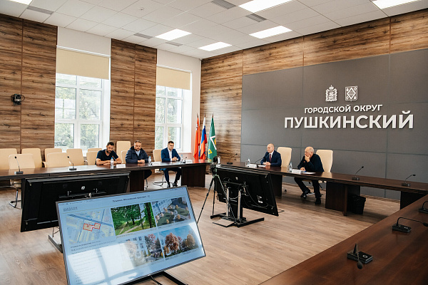 Пушкинский с рабочим визитом посетил заместитель министра благоустройства Московской области Алексей Беловодов. Первой точкой визита стала МАУ «Пушкинская Электросеть». Оценили систему у