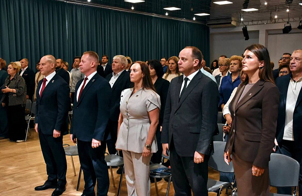 Сегодня в округе Пушкинский прошел третий этап VI Конференции местного отделения партии «Единая Россия». Вместе с партийным активом и депутатским корпусом…