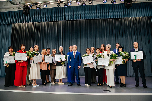 В новом корпусе №6 образовательного комплекса №11 в Пушкино, построенном в рамках инвестиционного проекта, прошла Августовская педагогическая конференция «Технологии и образование. Педагог в фокусе пе