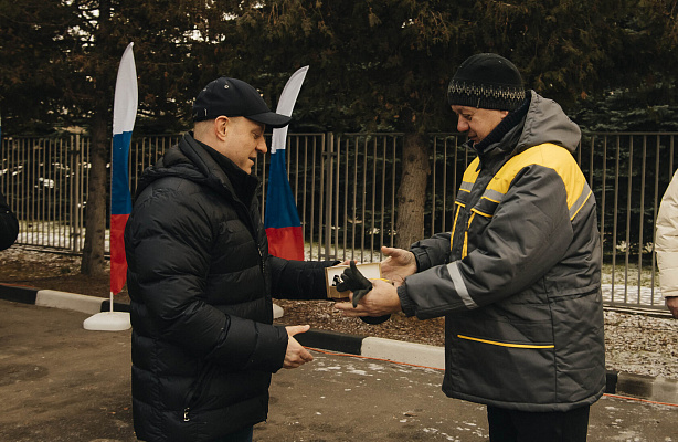 Сегодня вручили ключи от новых автобусов сотрудникам МАП № 10 (производственная база г. Ивантеевка).