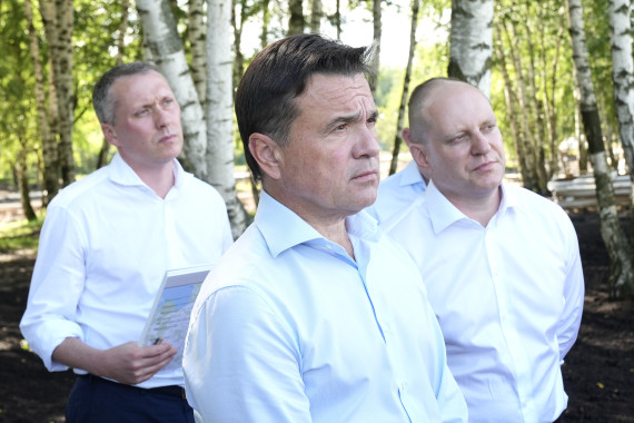 А.Ю Воробьев совместно с М. Хайкиным и М. Красноцветовым проверил ход благоустройства набережной р. Уча в Ивантеевки