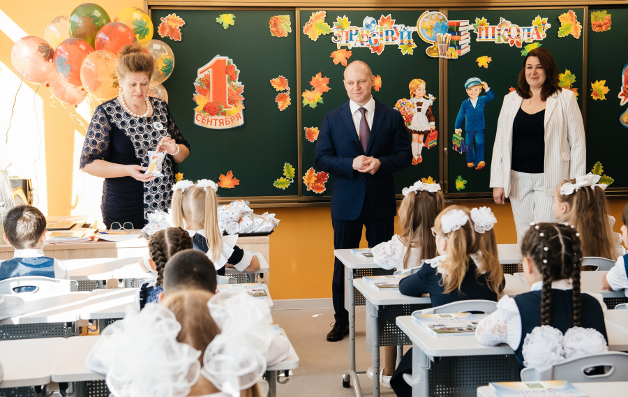 Глава Пушкинского Максим Красноцветов  открывает гимназию №3 в Ивантеевки
