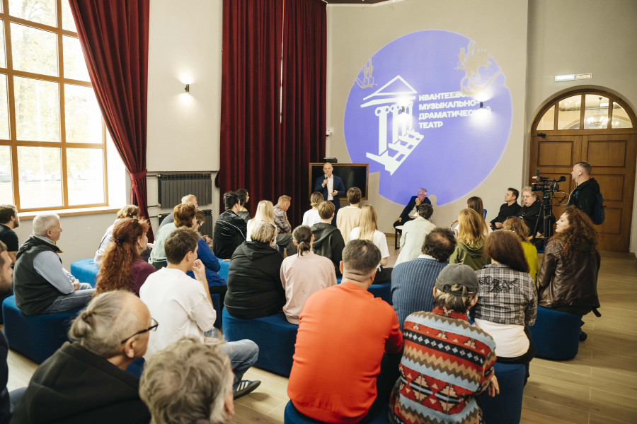 Встреча с коллективом театров