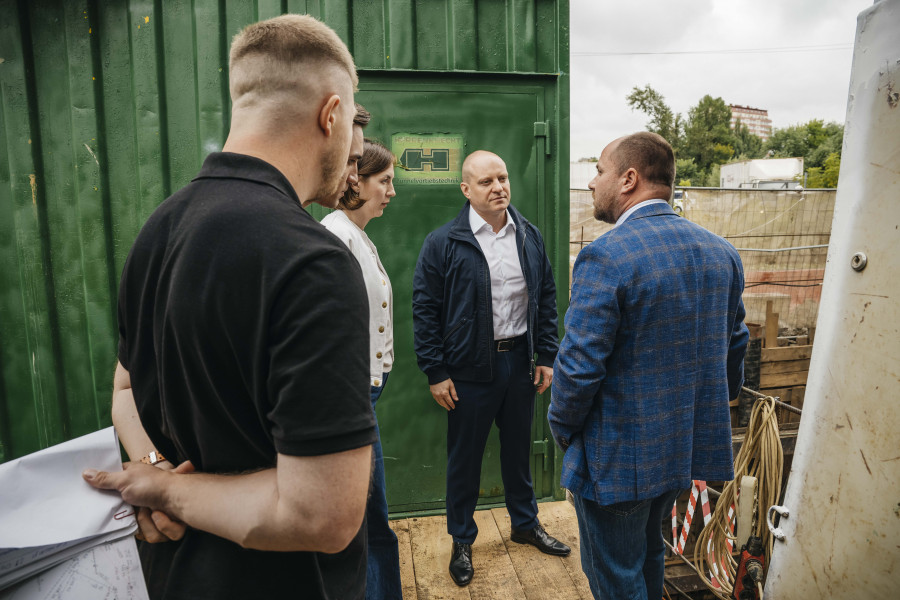 Максим Красноцветов проверил строительство коллектора в Пушкино